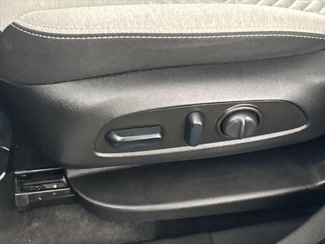used 2023 Chevrolet Equinox car, priced at $19,999