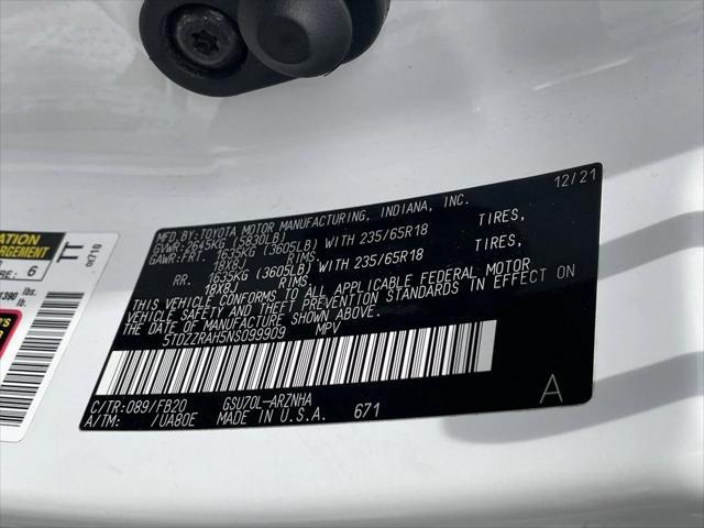 used 2022 Toyota Highlander car, priced at $31,051