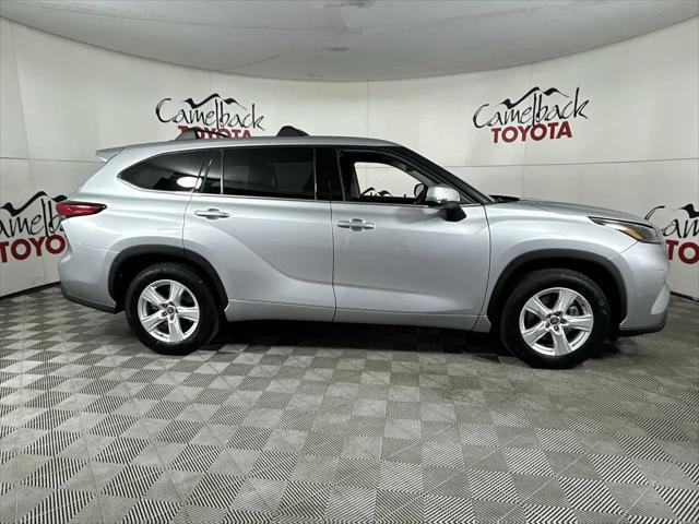 used 2022 Toyota Highlander Hybrid car, priced at $33,394