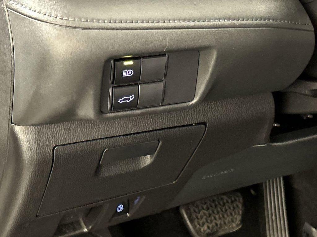 used 2021 Toyota Highlander car, priced at $24,888