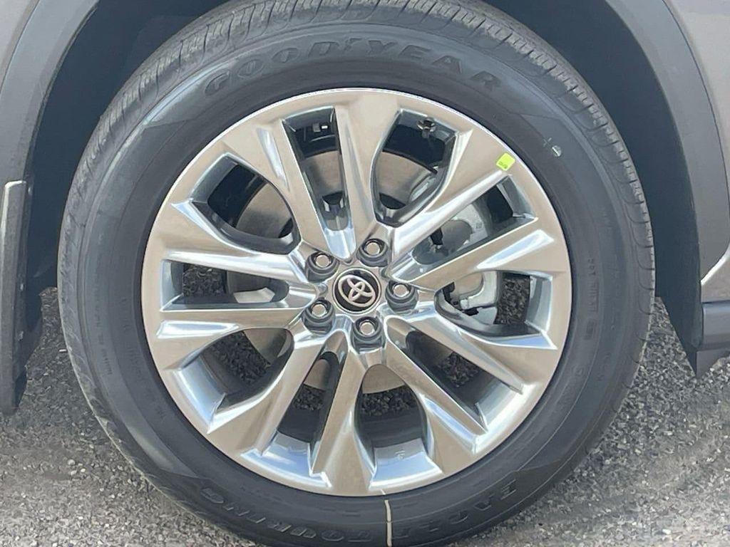 new 2025 Toyota Highlander car, priced at $51,053