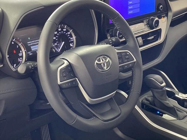 new 2025 Toyota Highlander car, priced at $46,118