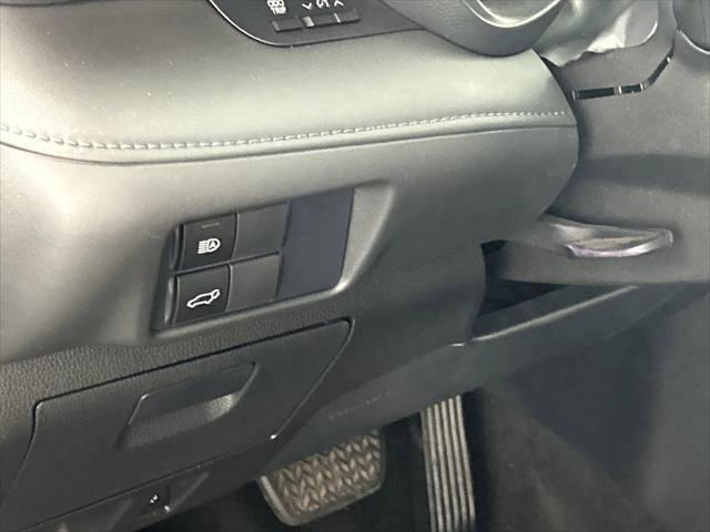 used 2021 Toyota Highlander car, priced at $31,888