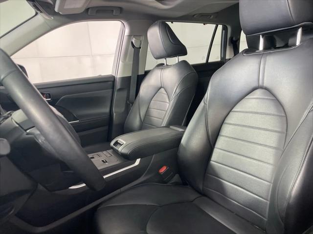 used 2022 Toyota Highlander car, priced at $38,888