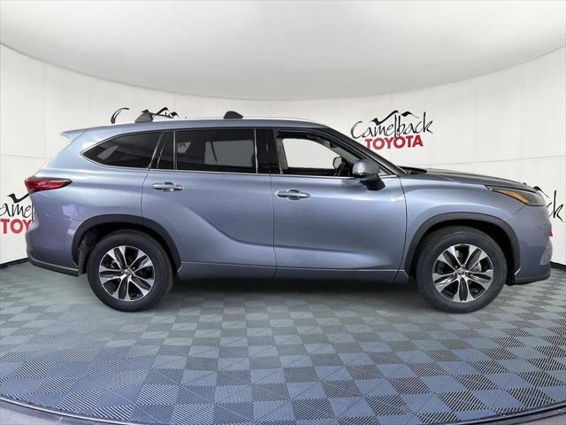 used 2022 Toyota Highlander car, priced at $38,888