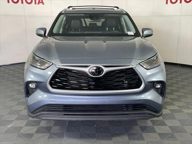 used 2022 Toyota Highlander car, priced at $38,588