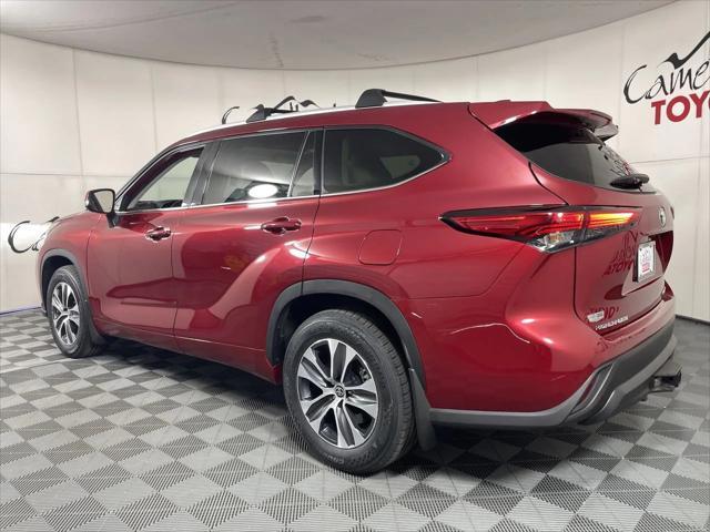 used 2022 Toyota Highlander car, priced at $40,088