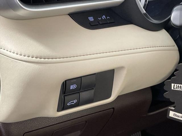 used 2022 Toyota Highlander car, priced at $40,088