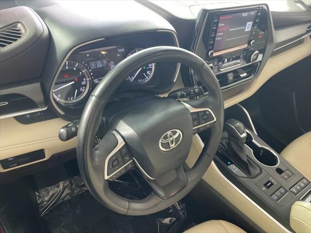 used 2022 Toyota Highlander car, priced at $40,088