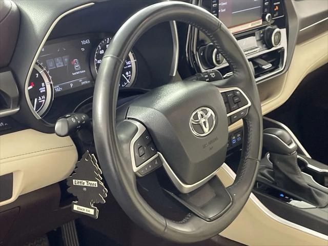 used 2022 Toyota Highlander car, priced at $40,088