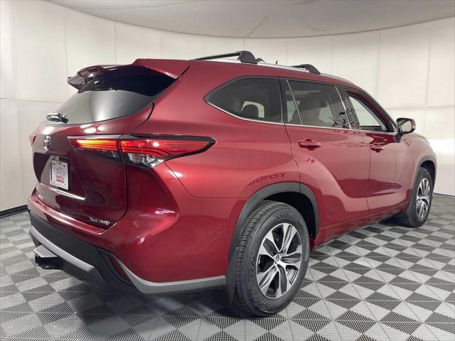 used 2022 Toyota Highlander car, priced at $40,088