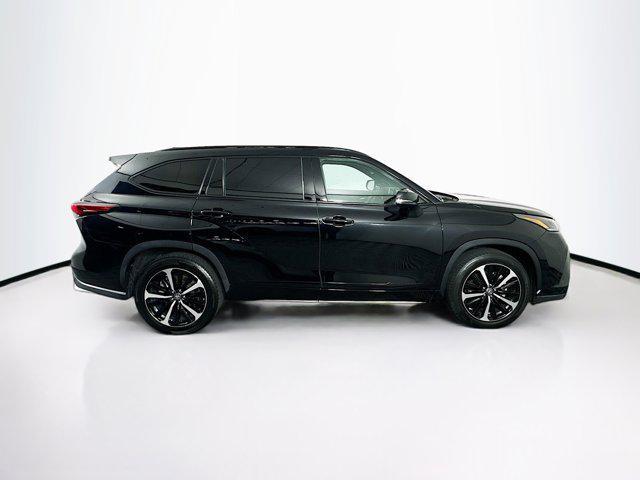 used 2021 Toyota Highlander car, priced at $34,297