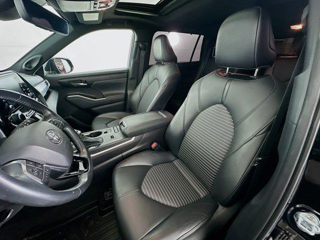used 2021 Toyota Highlander car, priced at $34,297