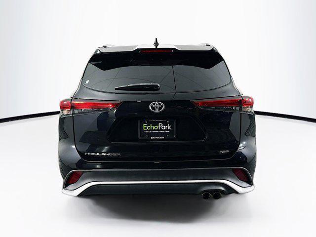 used 2021 Toyota Highlander car, priced at $34,297