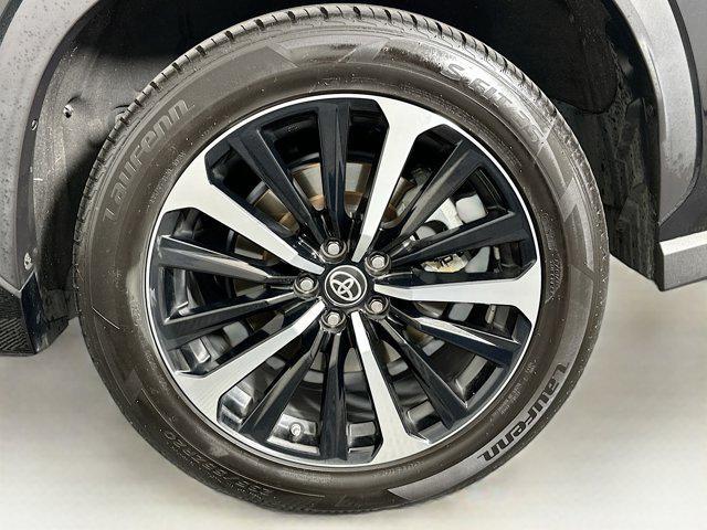 used 2021 Toyota Highlander car, priced at $34,297