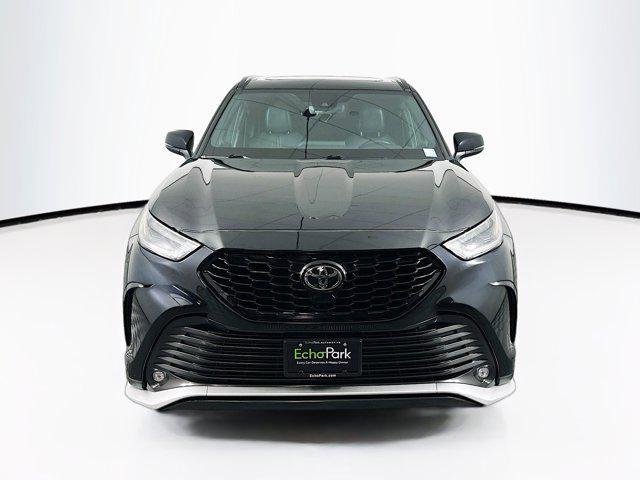 used 2021 Toyota Highlander car, priced at $34,297