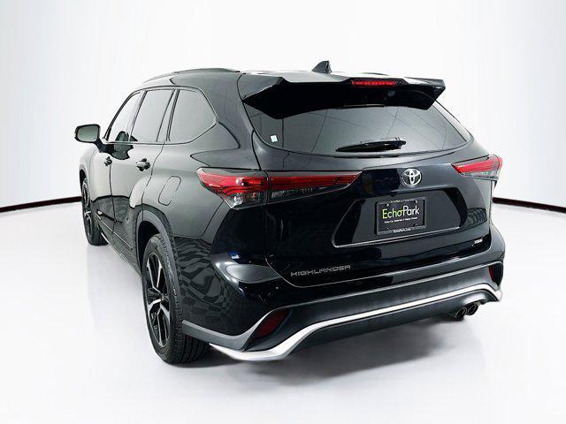 used 2021 Toyota Highlander car, priced at $34,297