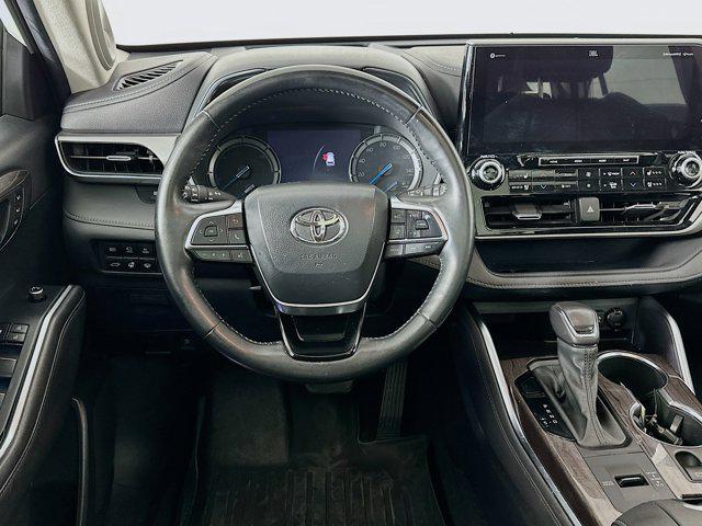 used 2021 Toyota Highlander Hybrid car, priced at $37,499