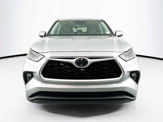 used 2024 Toyota Highlander car, priced at $35,589