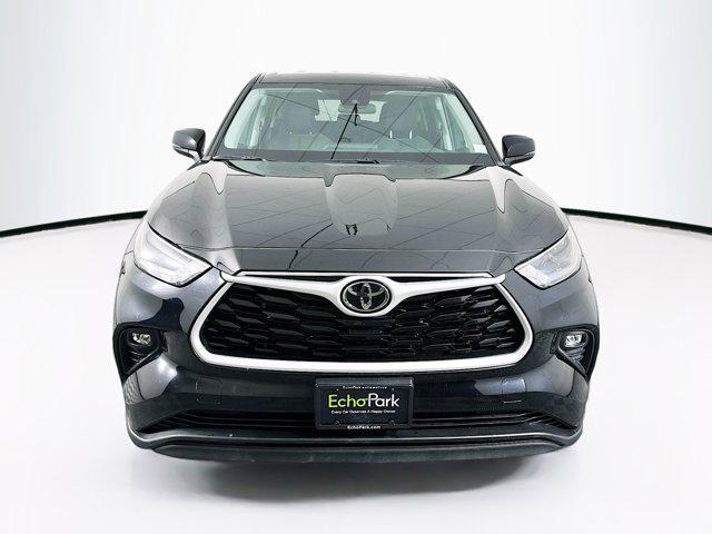 used 2023 Toyota Highlander car, priced at $31,647