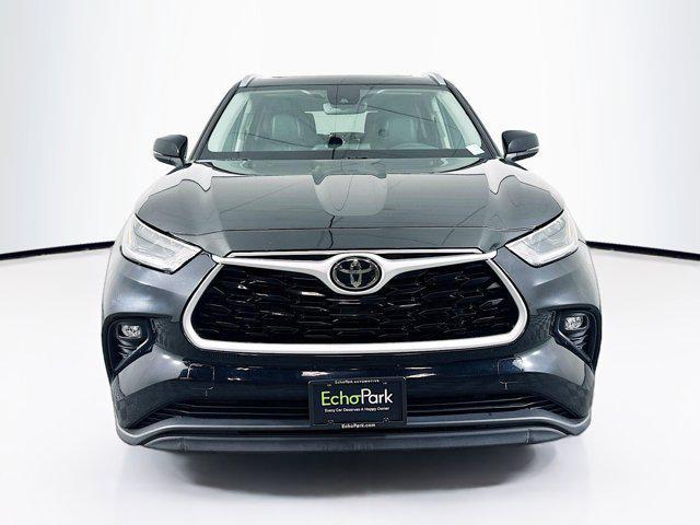 used 2021 Toyota Highlander car, priced at $29,399