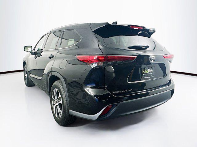 used 2021 Toyota Highlander car, priced at $29,399