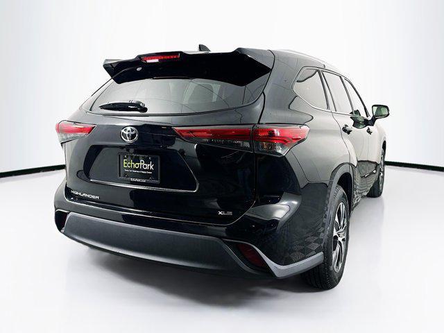 used 2021 Toyota Highlander car, priced at $29,399