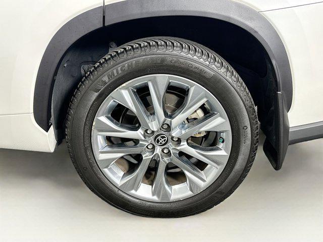 used 2020 Toyota Highlander car, priced at $32,797
