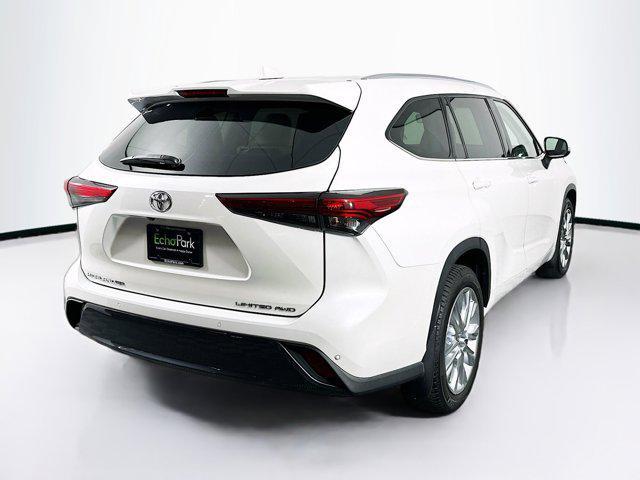 used 2020 Toyota Highlander car, priced at $32,797
