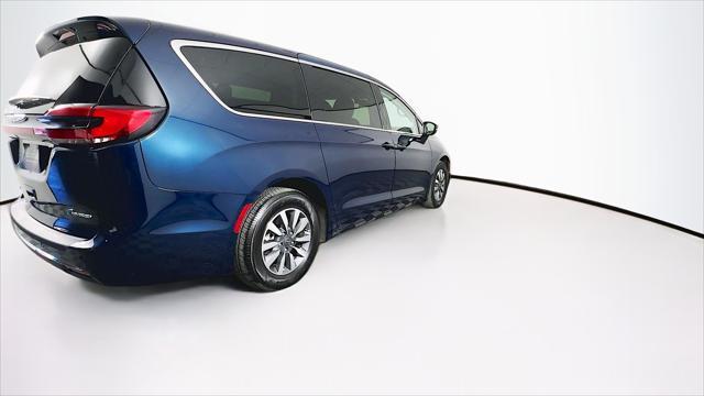 used 2023 Chrysler Pacifica Hybrid car, priced at $28,289