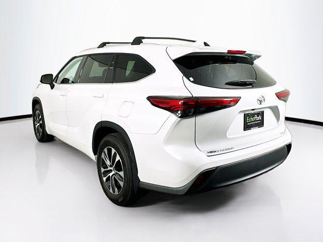 used 2022 Toyota Highlander car, priced at $37,697