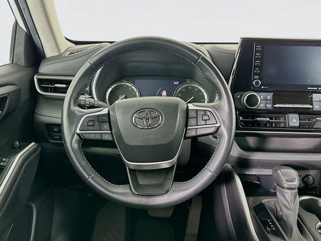 used 2022 Toyota Highlander car, priced at $37,697