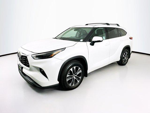 used 2022 Toyota Highlander car, priced at $37,697