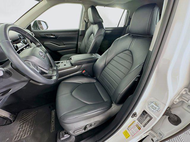 used 2022 Toyota Highlander car, priced at $37,697