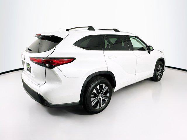 used 2022 Toyota Highlander car, priced at $37,697
