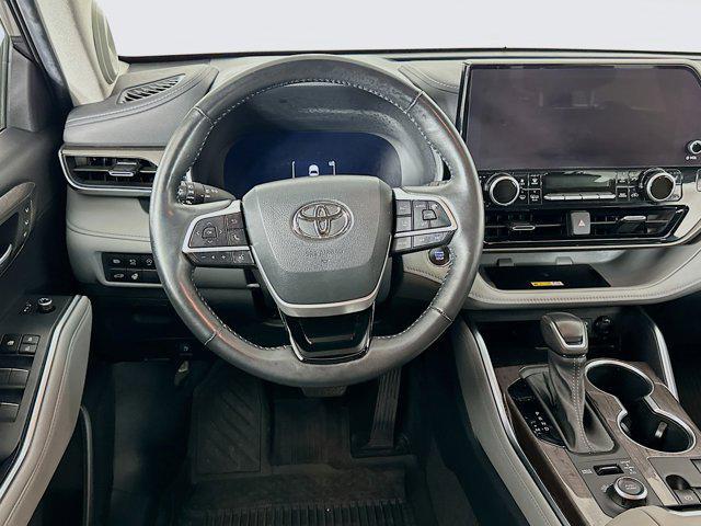 used 2023 Toyota Highlander car, priced at $38,197