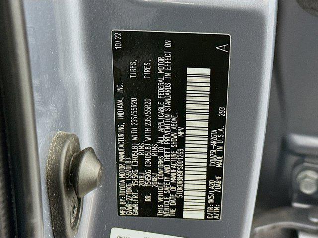 used 2023 Toyota Highlander car, priced at $39,297