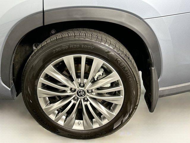 used 2023 Toyota Highlander car, priced at $39,297