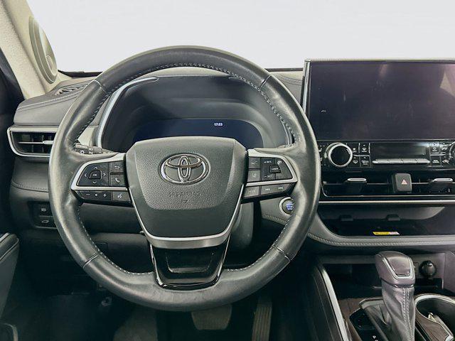 used 2023 Toyota Highlander car, priced at $39,297