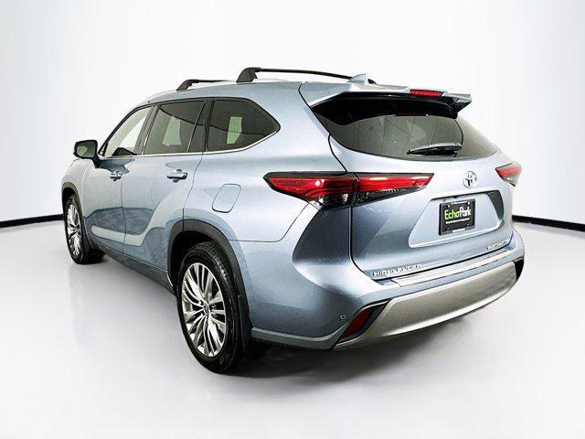 used 2023 Toyota Highlander car, priced at $39,297