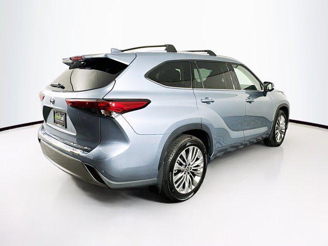 used 2023 Toyota Highlander car, priced at $39,297
