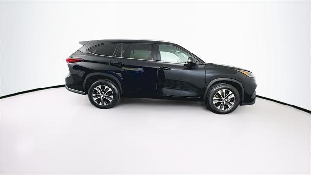 used 2021 Toyota Highlander car, priced at $31,289