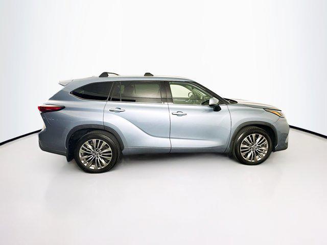 used 2022 Toyota Highlander car, priced at $37,497