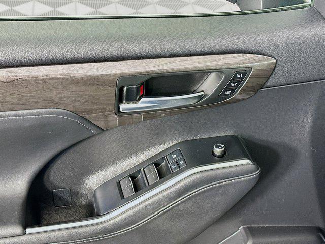 used 2022 Toyota Highlander car, priced at $37,497