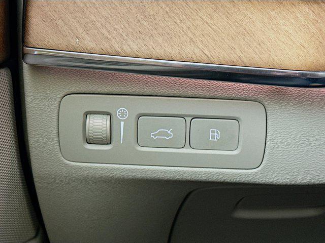 used 2022 Volvo XC90 Recharge Plug-In Hybrid car, priced at $39,997