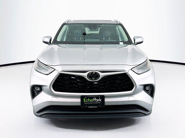 used 2024 Toyota Highlander car, priced at $39,997