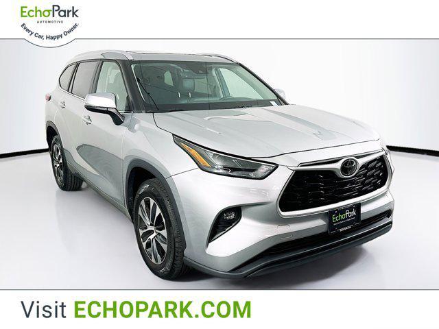 used 2024 Toyota Highlander car, priced at $39,997