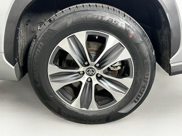 used 2024 Toyota Highlander car, priced at $39,997