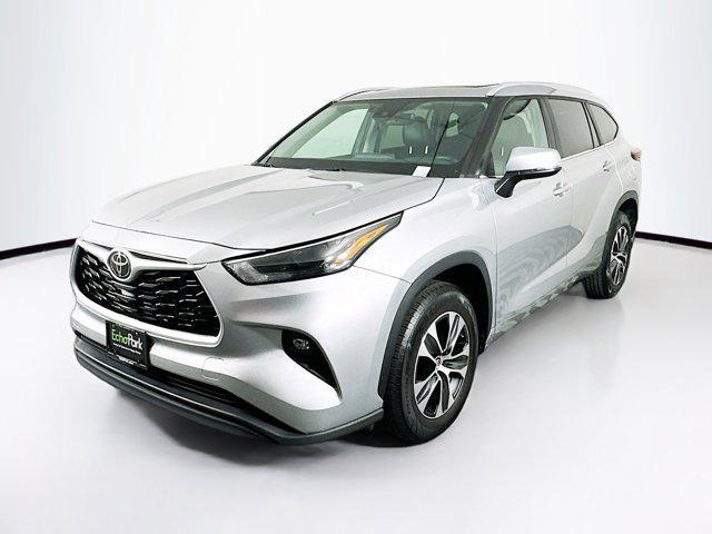 used 2024 Toyota Highlander car, priced at $39,997