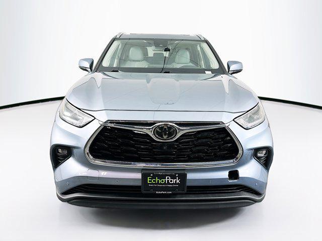 used 2021 Toyota Highlander car, priced at $35,699